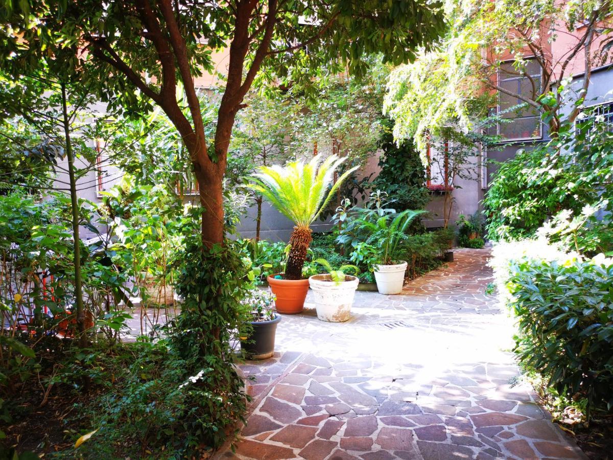 Spacious Apartment 50 Meters From The Metro Milano Exteriör bild